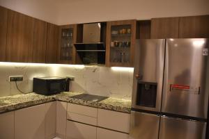 LuxuryHouse-3BR-Free Car & Driver-Balcony-WiFi