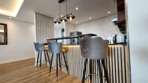 Capri 504, Island Club, Century City