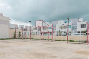 Home in Gated Community near Valquirico & Airport