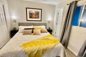 Apartment B, Restful,Cozy, close Sunland Park Mall