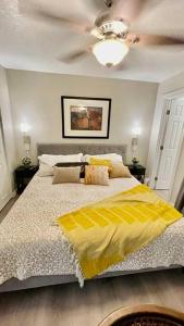 Apartment B, Restful,Cozy, close Sunland Park Mall