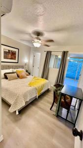 Apartment B, Restful,Cozy, close Sunland Park Mall