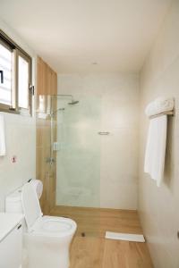 Hotel Stay Here Suites