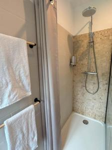 Studio Bois flotté Cherbourg Netflix Parking