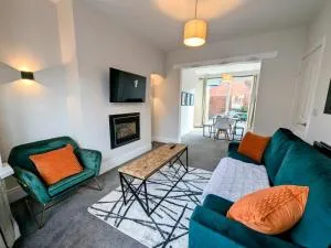 Cozy 3-bedroom House With Backyard In Sunderland - Pallion