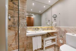 Double or Twin Vintage River View with Balcony room in Pestana Vintage Porto Hotel & World Heritage Site