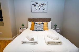 Easy 2 Manage Wisteria House, Heathrow Retreat, Free Parking