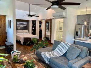 Cozy Guesthouse with Rooftop Deck