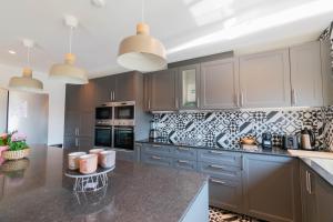 7Min to Uni Sé-Velha - AC - Work Desk - 300MBs WiFi - Suite 4