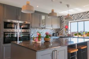 7Min to Uni Sé-Velha - AC - Work Desk - 300MBs WiFi - Suite 1