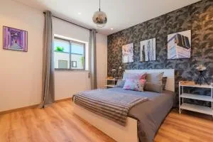 7Min to Uni Sé-Velha - AC - Work Desk - 300MBs WiFi - Rocha Nova