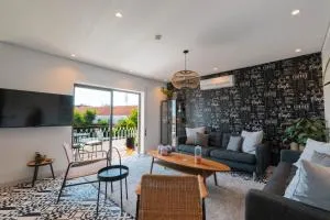 7Min to Uni Sé-Velha - AC - Work Desk - 300MBs WiFi - Rocha Nova