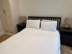 Knightsbridge 2 Bed Apartment - Self Catering