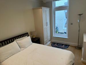 Knightsbridge 2 Bed Apartment - Self Catering