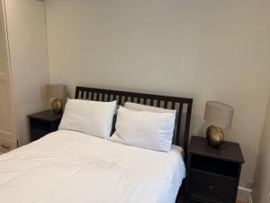 Knightsbridge 2 Bed Apartment - Self Catering