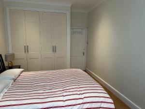 Knightsbridge 2 Bed Apartment - Self Catering