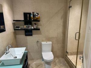 Knightsbridge 2 Bed Apartment - Self Catering