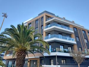 Astris Home - Lux Stay with Pool & Gym by TT