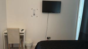 Guest House in Rose Meare Gardens