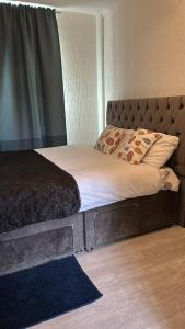 Guest House in Rose Meare Gardens