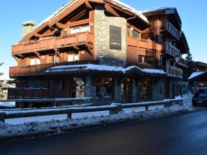 Appartement spacieux contemporain à Courchevel avec parking et wifi - FR-1-563-99