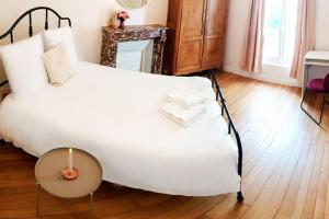 Aux pieds du Métro ligne 12