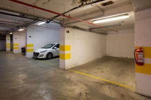 RING ApArt Hotel - Spacious DeLuxe Apartment with Big Terrace and Free Underground Parking