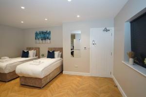 Easy 2 Manage Wisteria House, Heathrow Haven, Free Parking