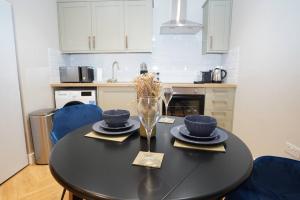 Easy 2 Manage Wisteria House, Heathrow Haven, Free Parking