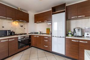 RING ApArt Hotel - Spacious DeLuxe Apartment with Big Terrace and Free Underground Parking