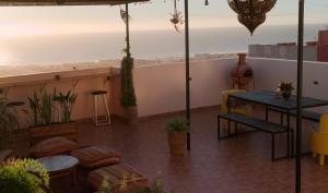 Monkeys Guest House - Ocean View Rooms & Apartment with Rooftop