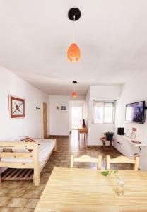 PISO UNO Depto SUPER GRANDE con Living Comedor y Dormitorio PET FRIENDLY No aceptamos huéspedes de Bahía