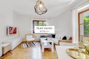 Stylish historical apartment + BACKYARD - Vinohrady