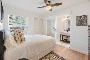 Coastal Palm Haven - With Hot Tub