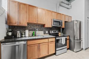 104-DT Loft Parking Sofa Bed HUGE Closet Cafe