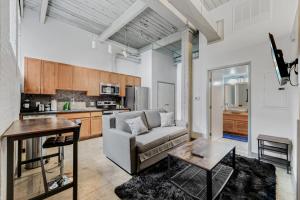 104-DT Loft Parking Sofa Bed HUGE Closet Cafe