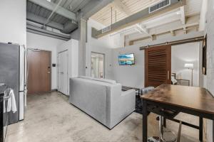 104-DT Loft Parking Sofa Bed HUGE Closet Cafe