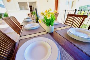 V&V LLORET - Villa Mirasola