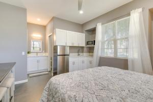 6 Mi to Coachella Festival Serene Studio