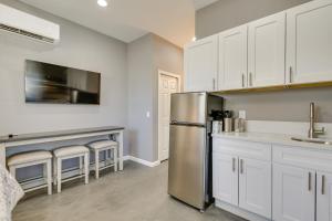 6 Mi to Coachella Festival Serene Studio