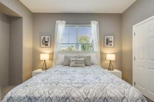 6 Mi to Coachella Festival Serene Studio