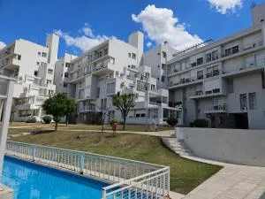 Departamento de 1 dormitorio amoblado con cochera y pileta - Casa Bamba