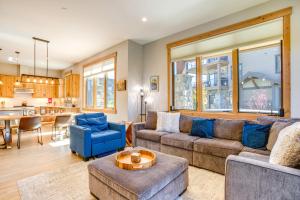Modern Condo w/ Hot Tub: 5 Mi to Winter Park!
