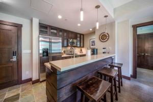 Hayden Lodge 2207 by Snowmass Mountain Lodging