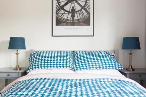 Balcony View, Fitzroy Court, 2 Bed Apartment, 2 Bathroom - High Wycombe - 4hvězdičkové hotely ve městě High Wycombe