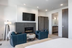 Canyons Village Beautiful 3 Bedroom, Private Hot Tub, Luxury Kitchen, Ski In and Ski Out