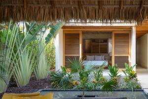 Oceanfront House 2, La Flia