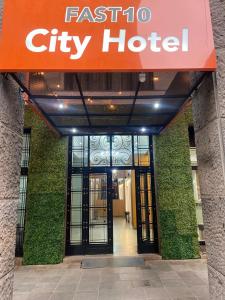 City Hotel- Orla do Guaíba, Cais Embarcadero, Parque Harmonia, Mercado Público