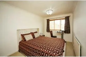 Beautiful Modern King Size Bed Room - Knowle