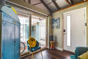7 Mi to Dtwn Studio with Screened Porch in Tampa